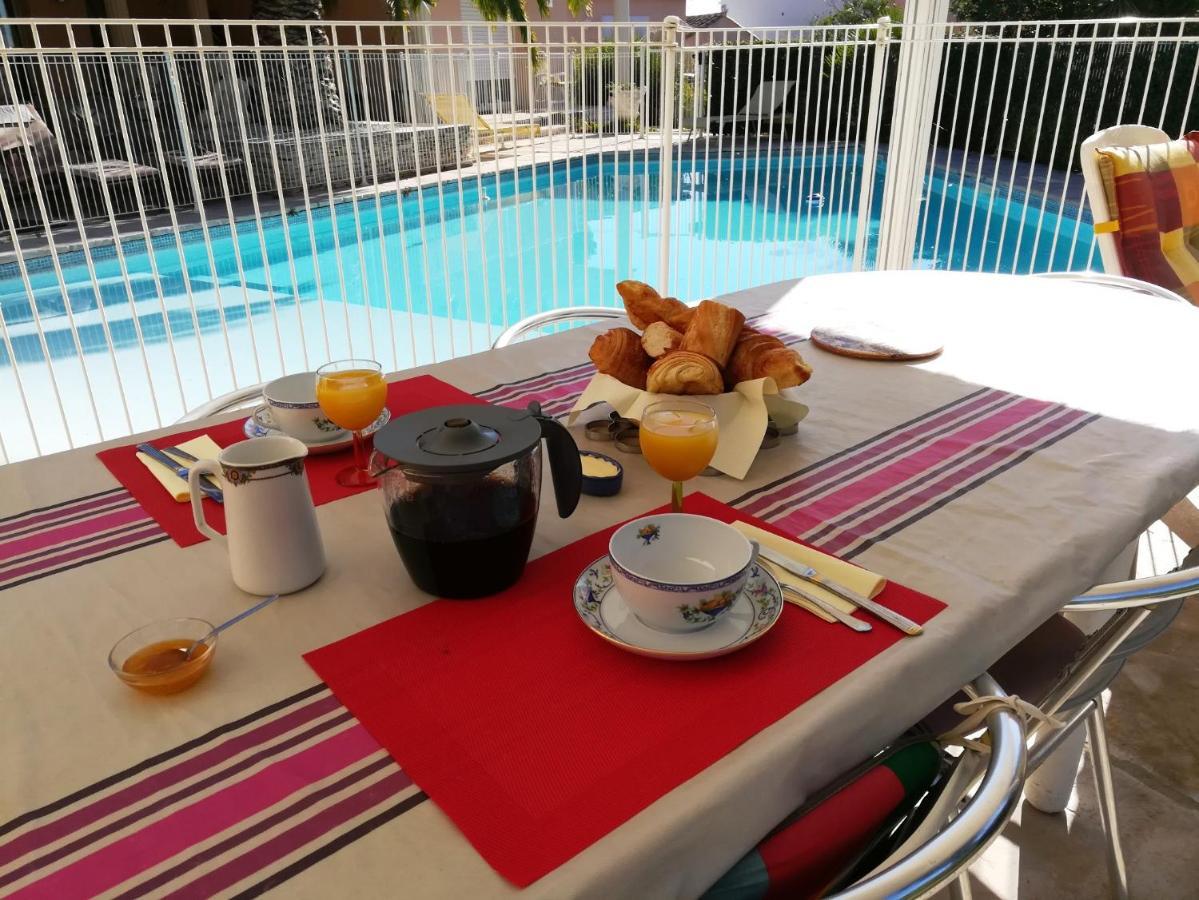 Les Cigalous Bed & Breakfast Restinclieres Eksteriør bilde