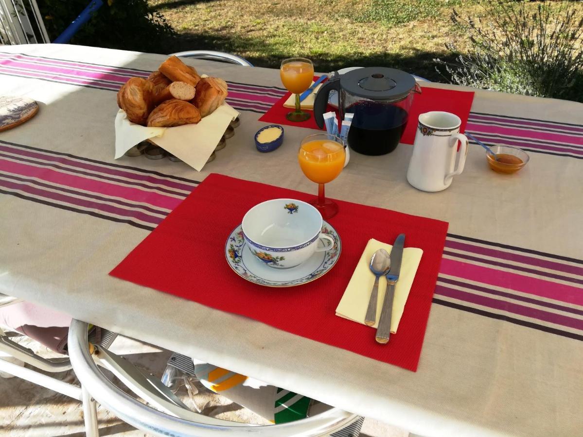 Les Cigalous Bed & Breakfast Restinclieres Eksteriør bilde